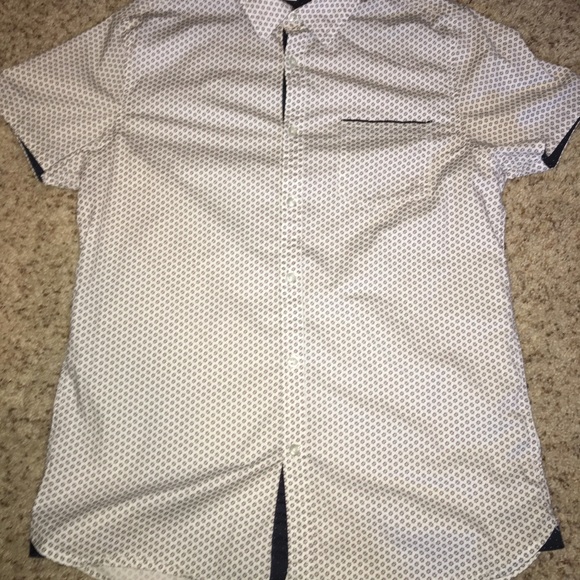 Button down shirt with patterns - Picture 2 of 3